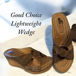 Good Choice Women's Wedge Sandals Size 7.5 Brown Bronze Slip-On Comfortable